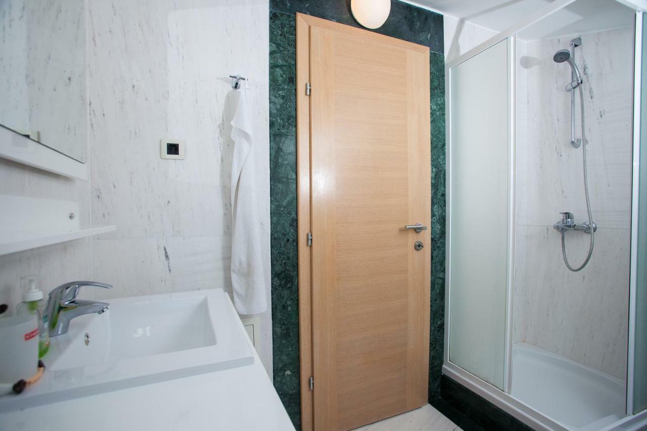 Villa Luce Mit Pool Makarska Bilik gambar